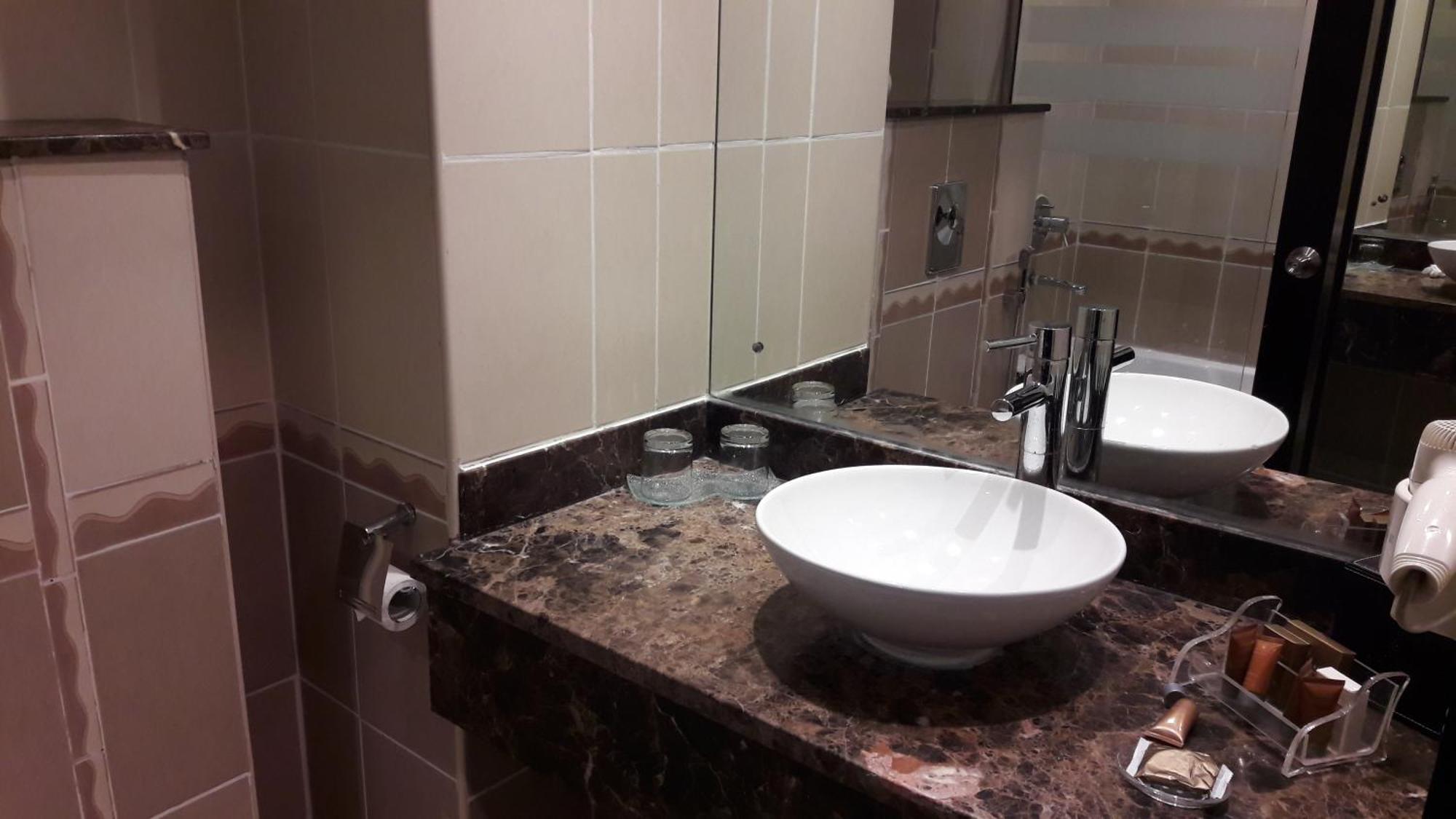 דובאי Landmark Riqqa Hotel מראה חיצוני תמונה