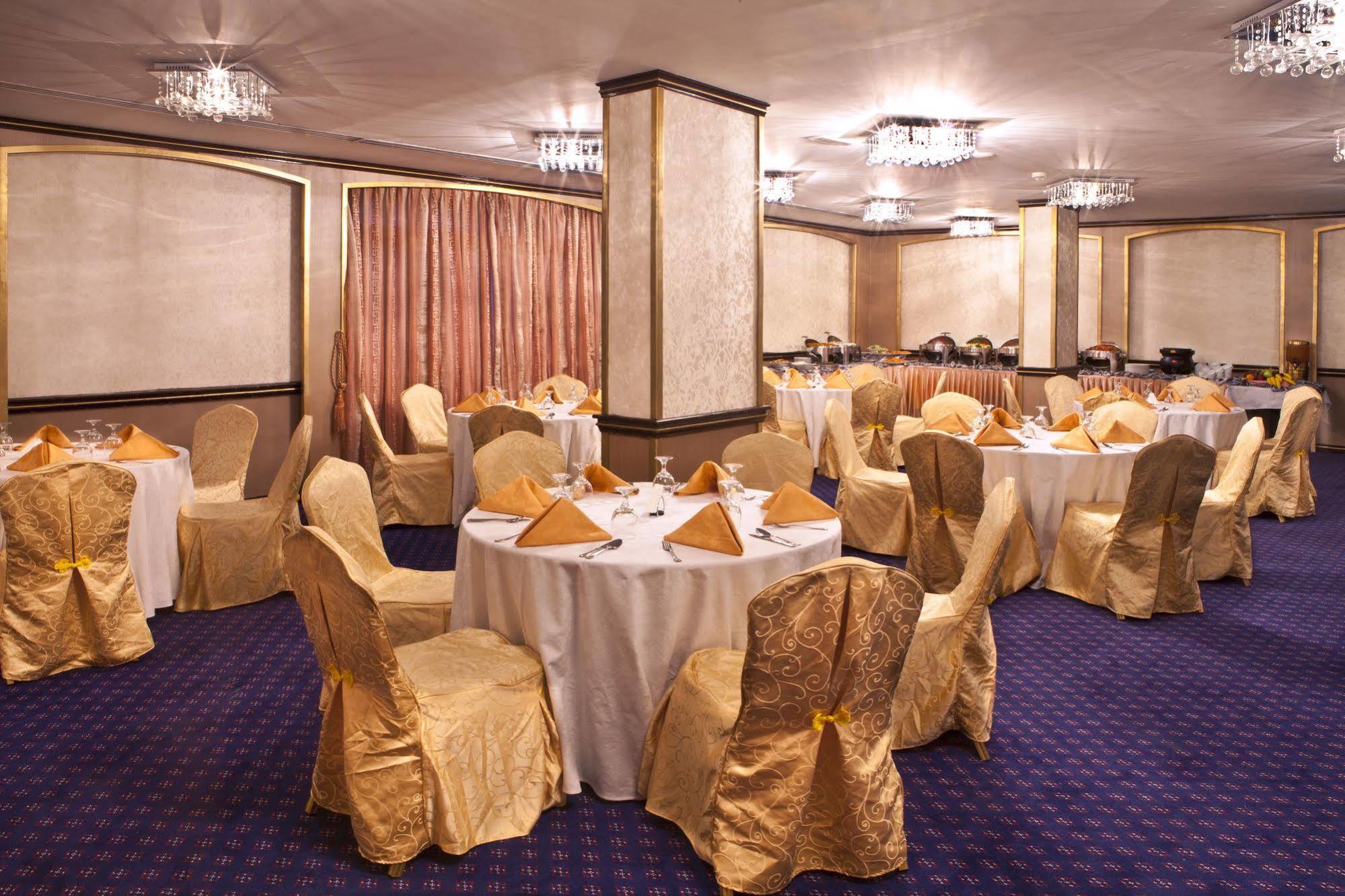 דובאי Landmark Riqqa Hotel מראה חיצוני תמונה