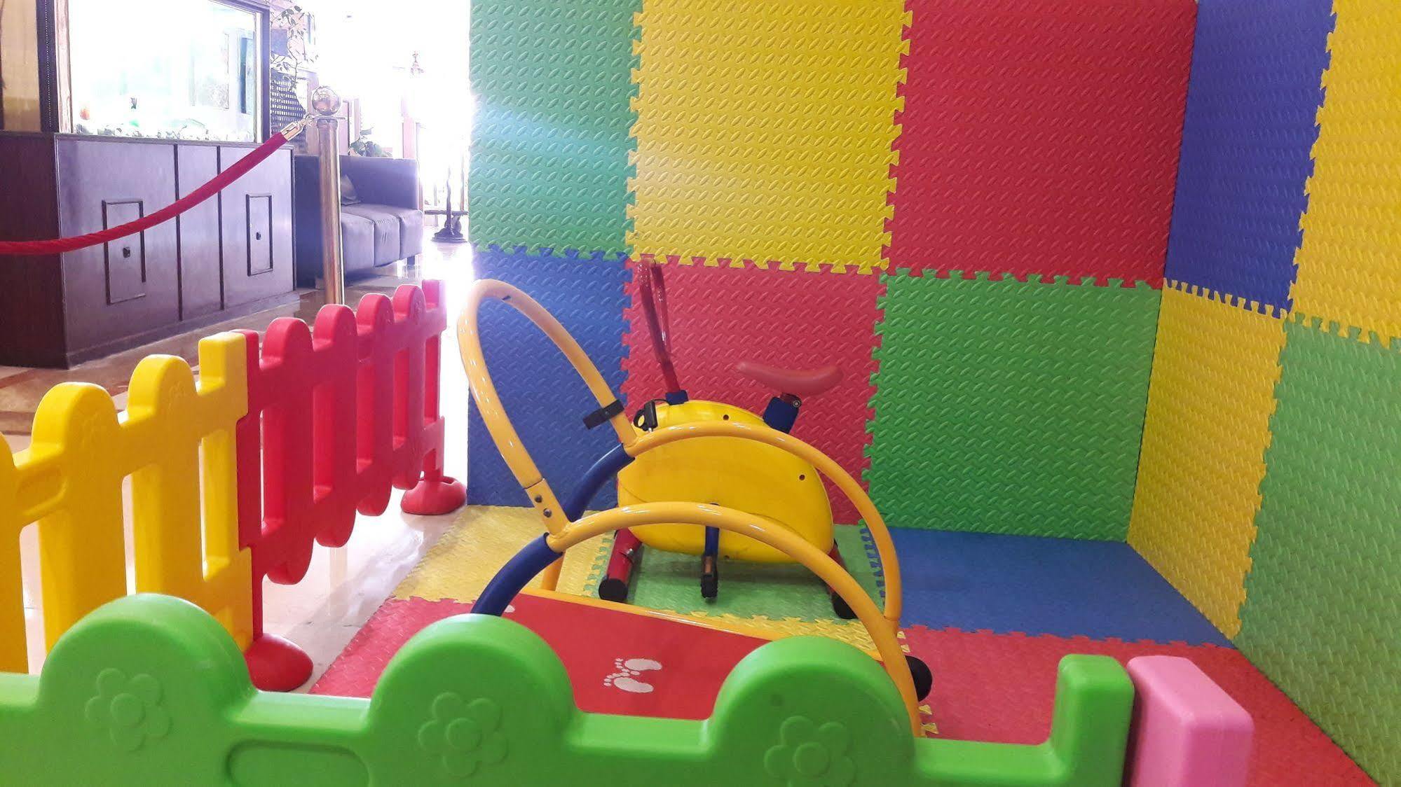 דובאי Landmark Riqqa Hotel מראה חיצוני תמונה